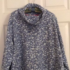 Floral Blue sweatshirt type pullover -
